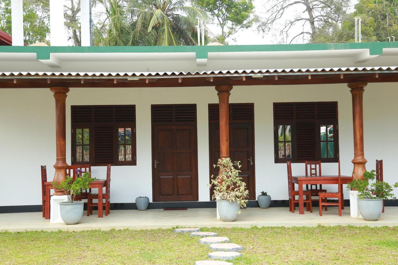 Happy House Hiriketiya Acomodação com café da manhã Dikwella Exterior foto